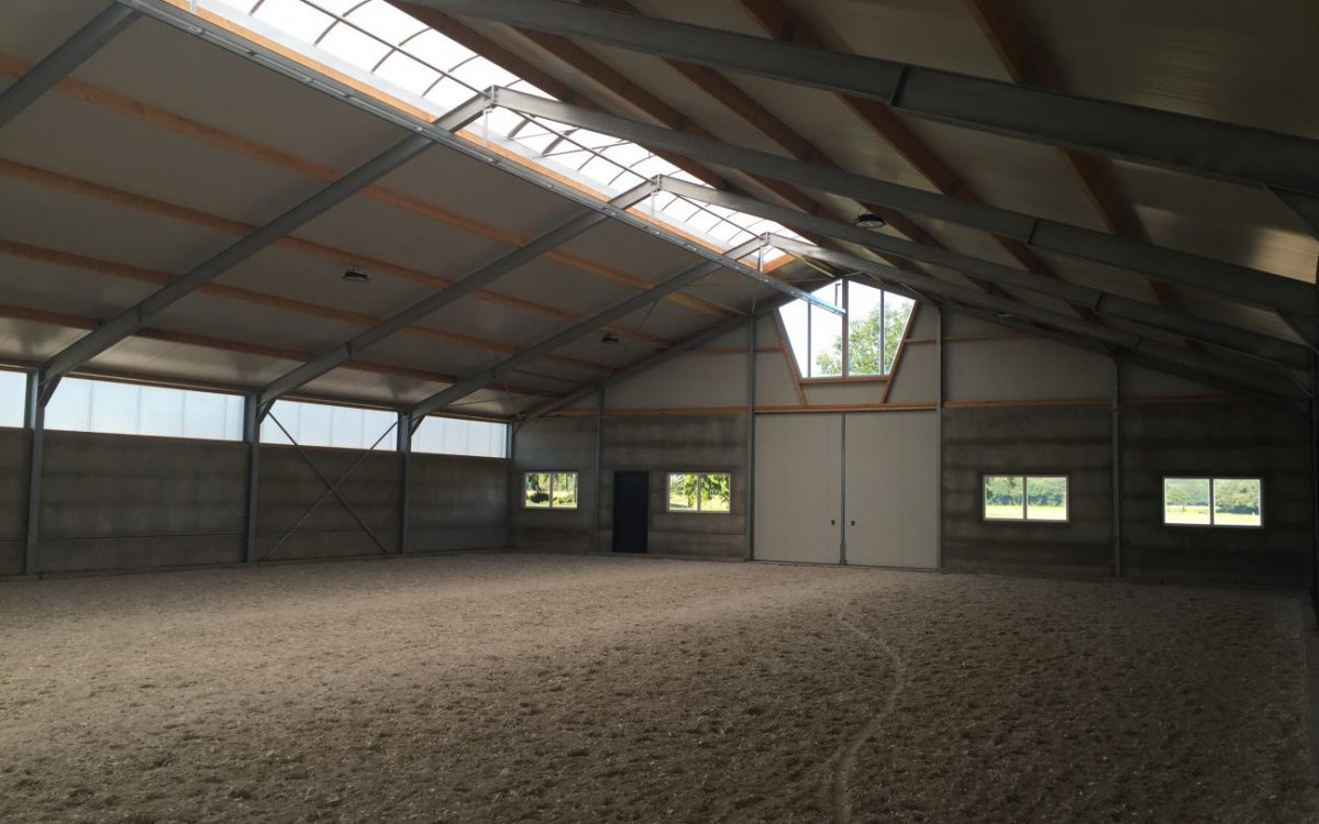 Nieuwbouw van een rijhal met stalruimte in België