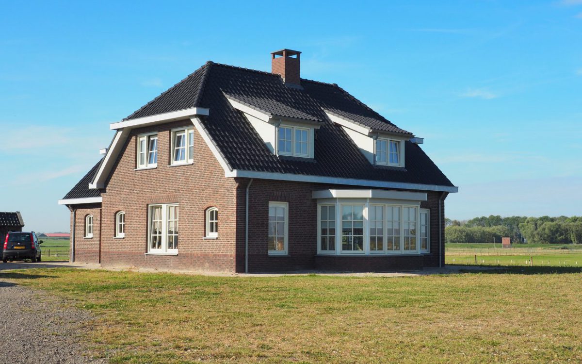 Nieuwbouw manege met woonhuis in Werkendam