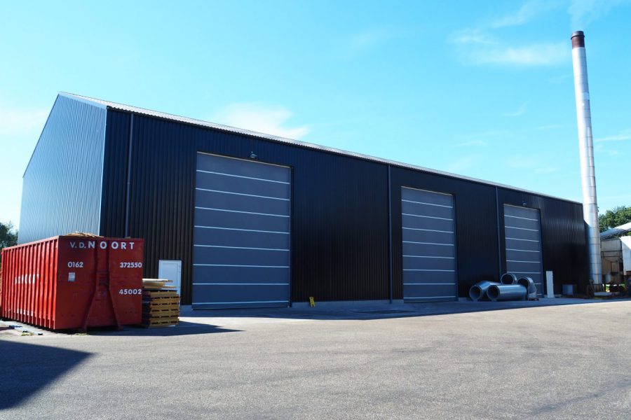 Nieuwbouw van een opslagruimte met vochtige grondstoffen in Oosterhout